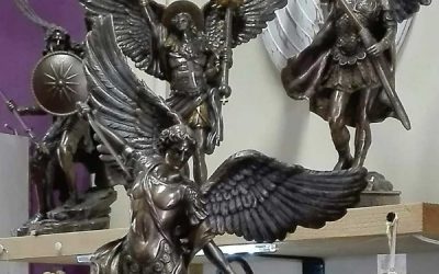 Vendita di statue e pendenti angeli